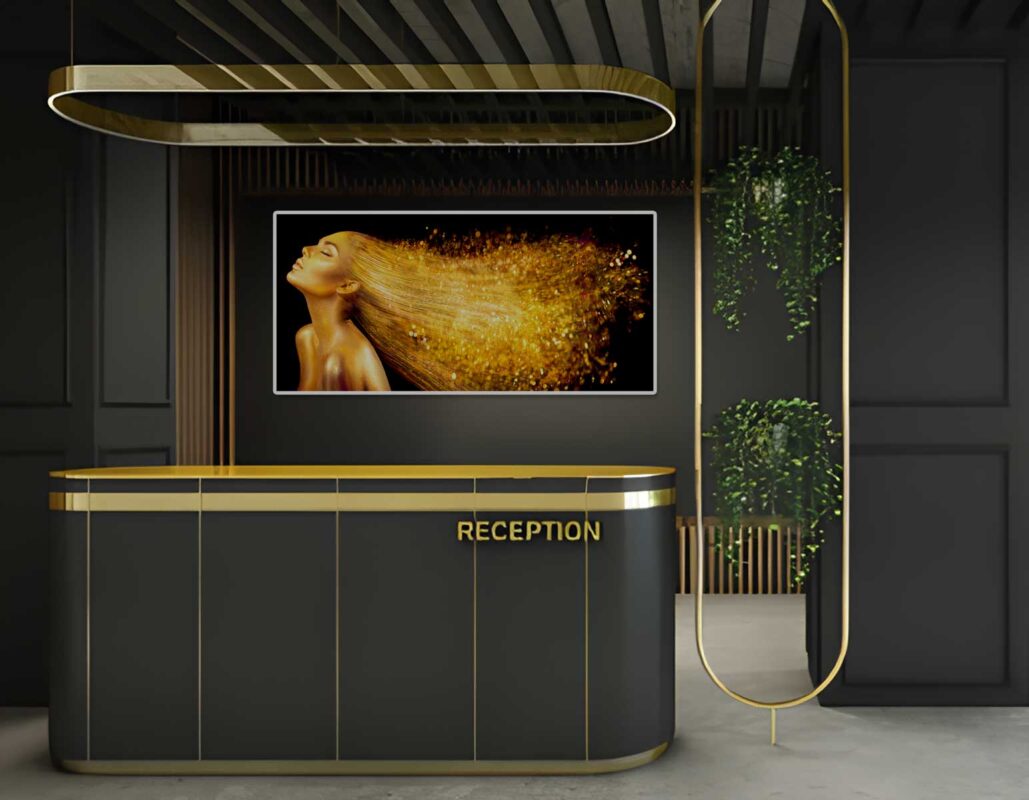 زن طلایی با موهای نورانی