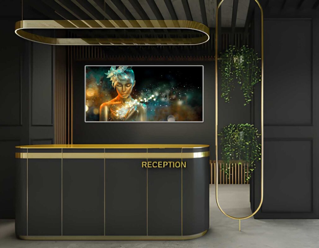 تابلو آرایش زرق و برق از یک زن با آرایش طلایی و نور های چشم نواز